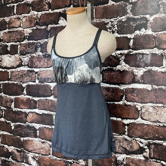 Lululemon Tank Top Women's 6 Grey Built-in Bra Sleeveless Athletic Top - Picture 6 of 15